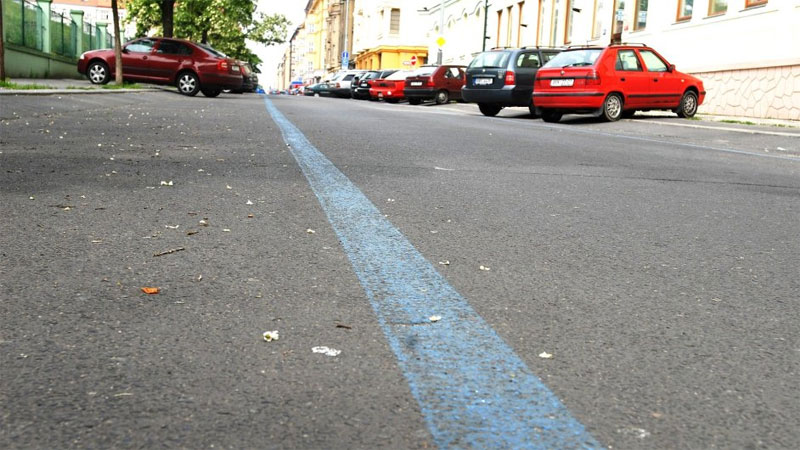Синяя парковочная зона в Праге