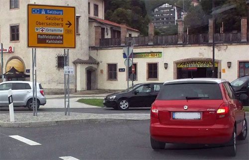 Поворот на кругу на Rossfeldstrasse