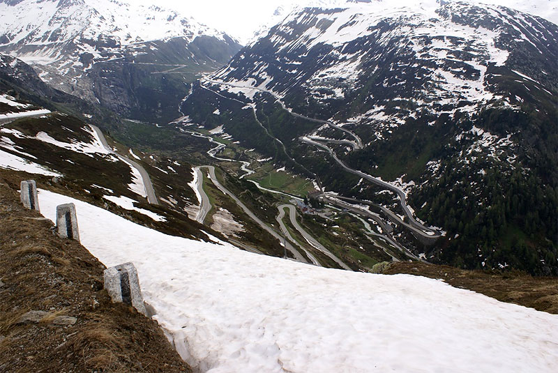 Спуск с перевала Фурка