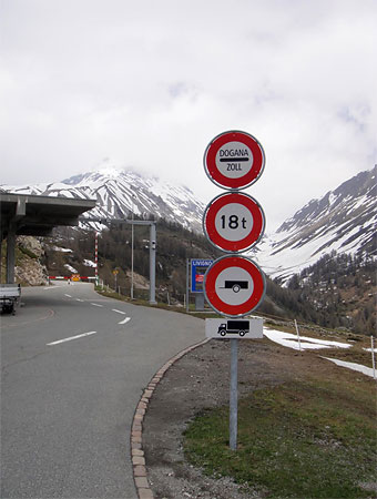 Ограничения на ТС на перевале Forcola di Livigno в La Motta