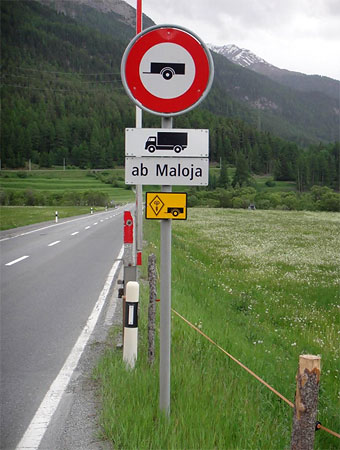 Ограничения на ТС на перевале Malojapass в Maloja