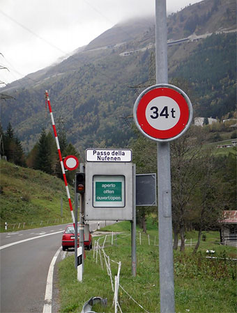 Ограничения на ТС на перевале Nufenenpass в Airolo