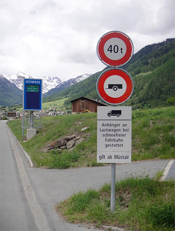 Ограничения на ТС на перевале Ofenpass в Müstair