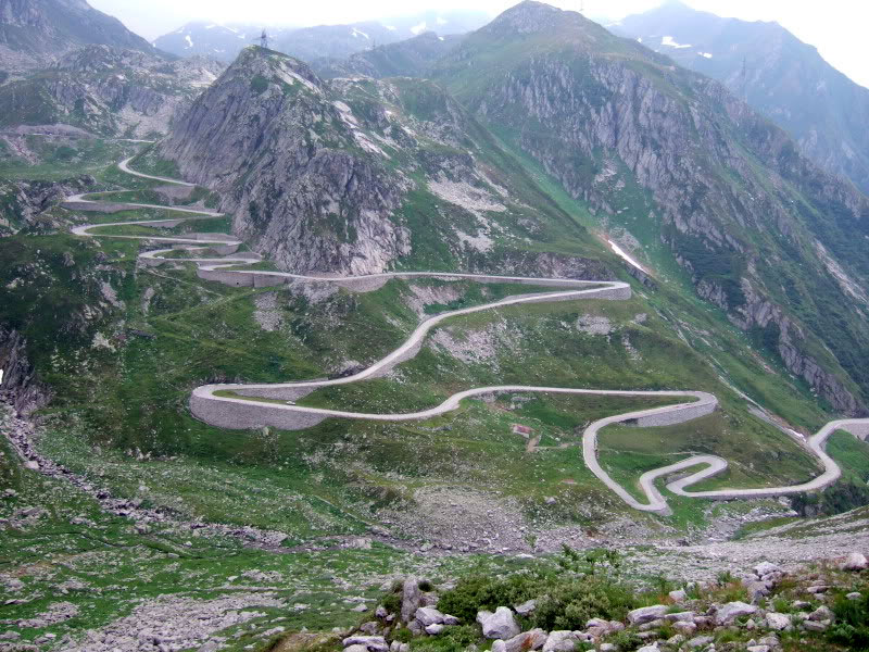 Дорога через перевал Большой Сен-Бернар